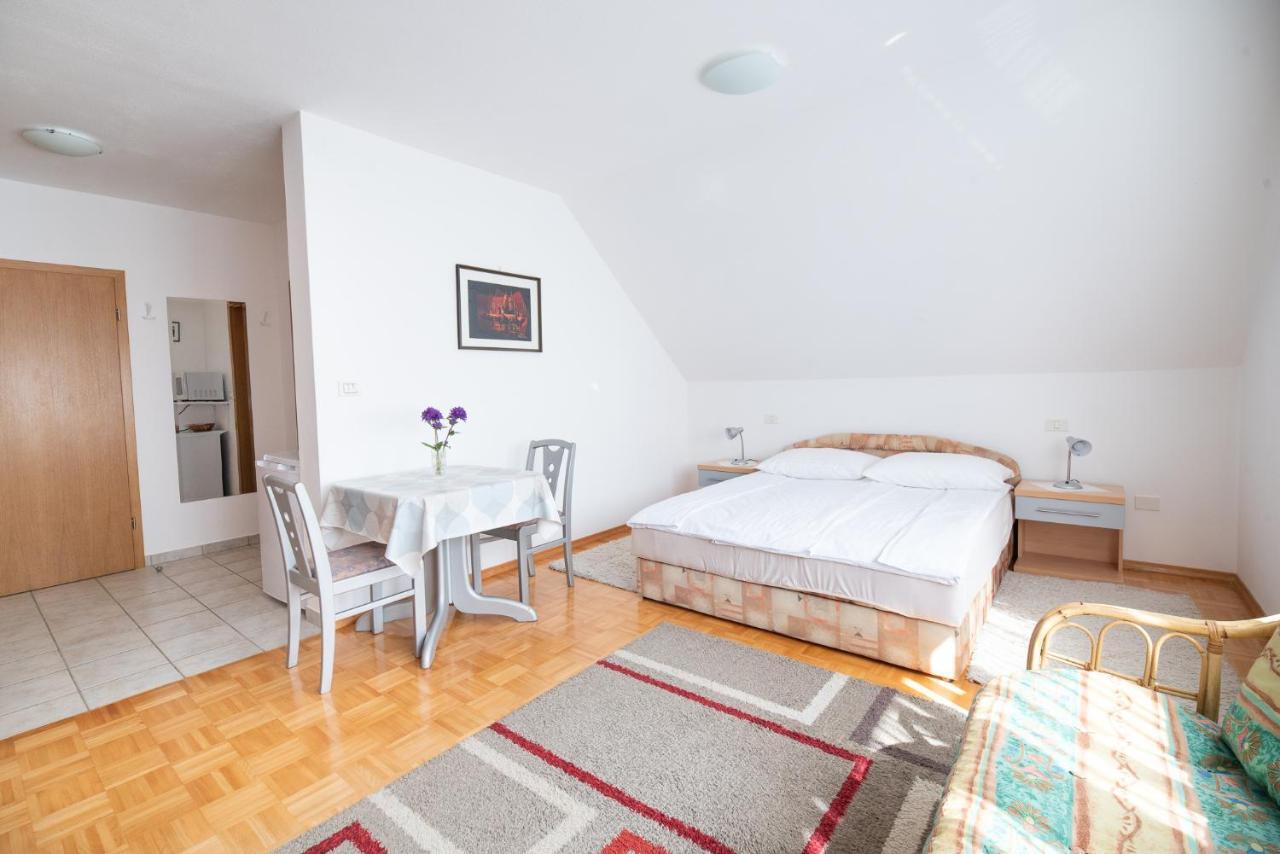 Apartmaji Trentelj 布莱德 外观 照片